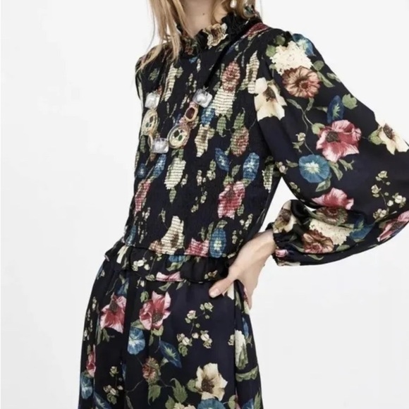 Zara Floral Romper - Picture 3 of 8